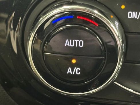 Used 2025 Chevrolet Trax LT image 26