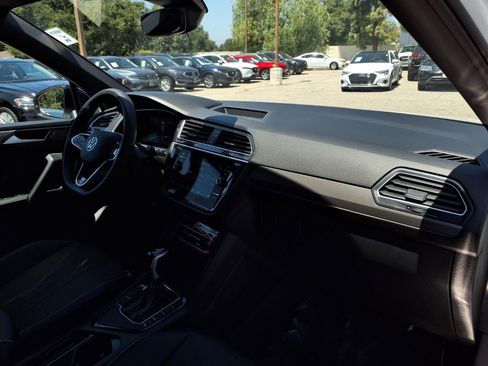 Certified 2023 Volkswagen Tiguan SE R-Line FWD image 27