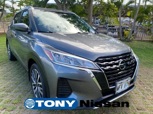 Used 2021 Nissan Kicks SV image 1