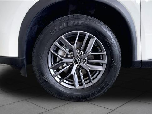 Used 2024 Nissan Rogue S AWD/4WD image 11