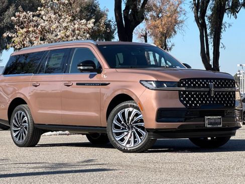 New 2026 Lincoln Navigator L Black Label AWD/4WD image 2