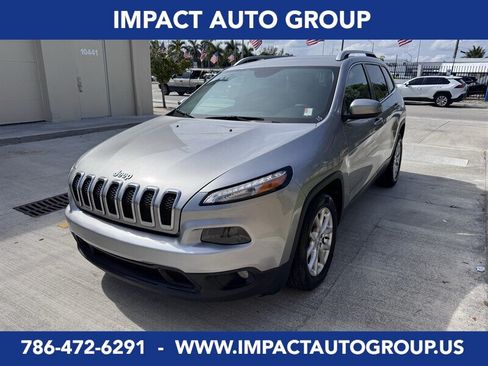 Used 2017 Jeep Cherokee Latitude FWD image 1