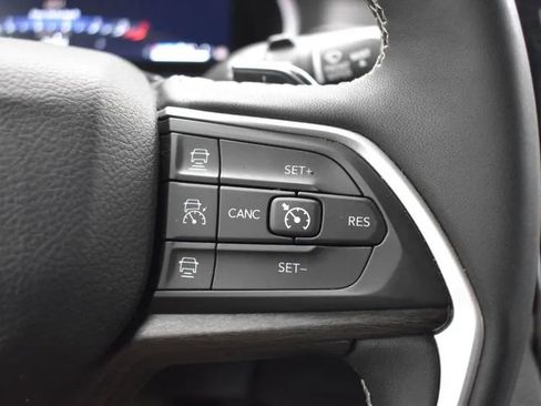 Used 2024 Jeep Grand Cherokee Limited image 24