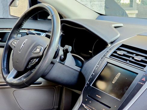 Used 2016 Lincoln MKZ image 13