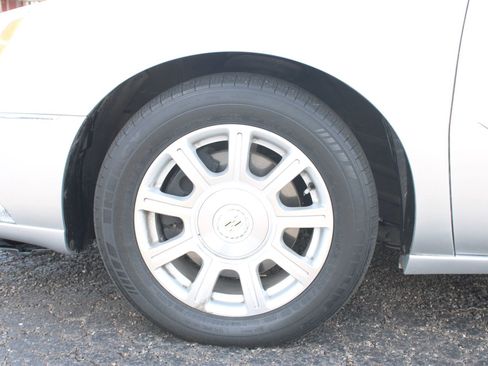 Used 2010 Cadillac DTS image 11