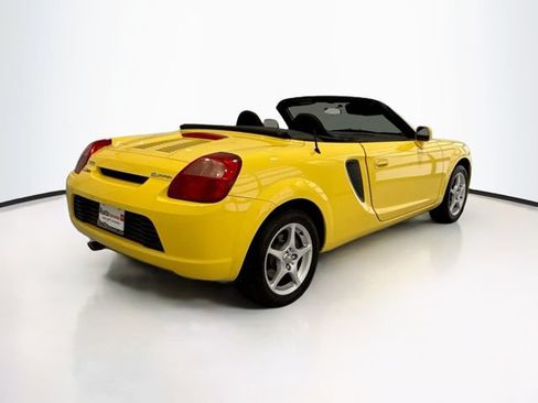 Used 2001 Toyota MR2 RWD image 7