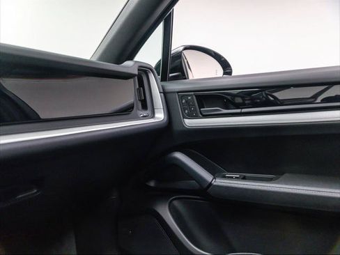 Used 2024 Porsche Cayenne AWD/4WD image 35