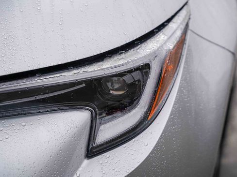 Certified 2025 Toyota Corolla SE image 5