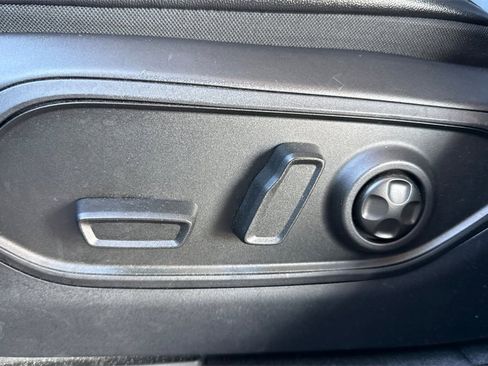 Used 2024 Jeep Grand Cherokee Limited image 17