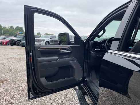 Used 2025 Chevrolet Silverado 1500 High Country w/ High Country Premium Package AWD/4WD image 24