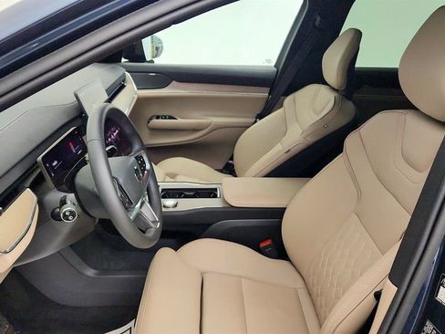 Used 2025 Volvo EX90 Plus AWD/4WD image 18