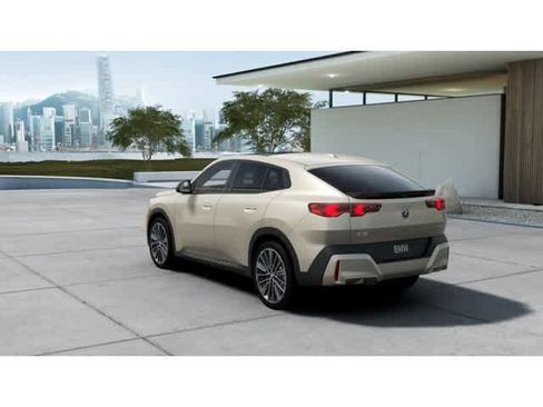 New 2026 BMW X2 xDrive28i w/ Technology Package image 2