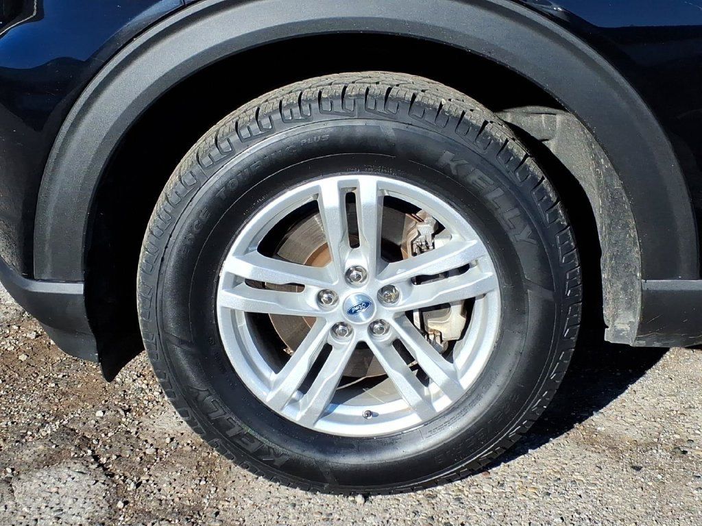 Used 2023 Ford Explorer XLT w/ Equipment Group 202A AWD/4WD image 9
