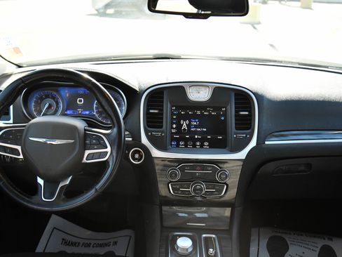 Used 2022 Chrysler 300 Touring w/ Sport Appearance Package image 34