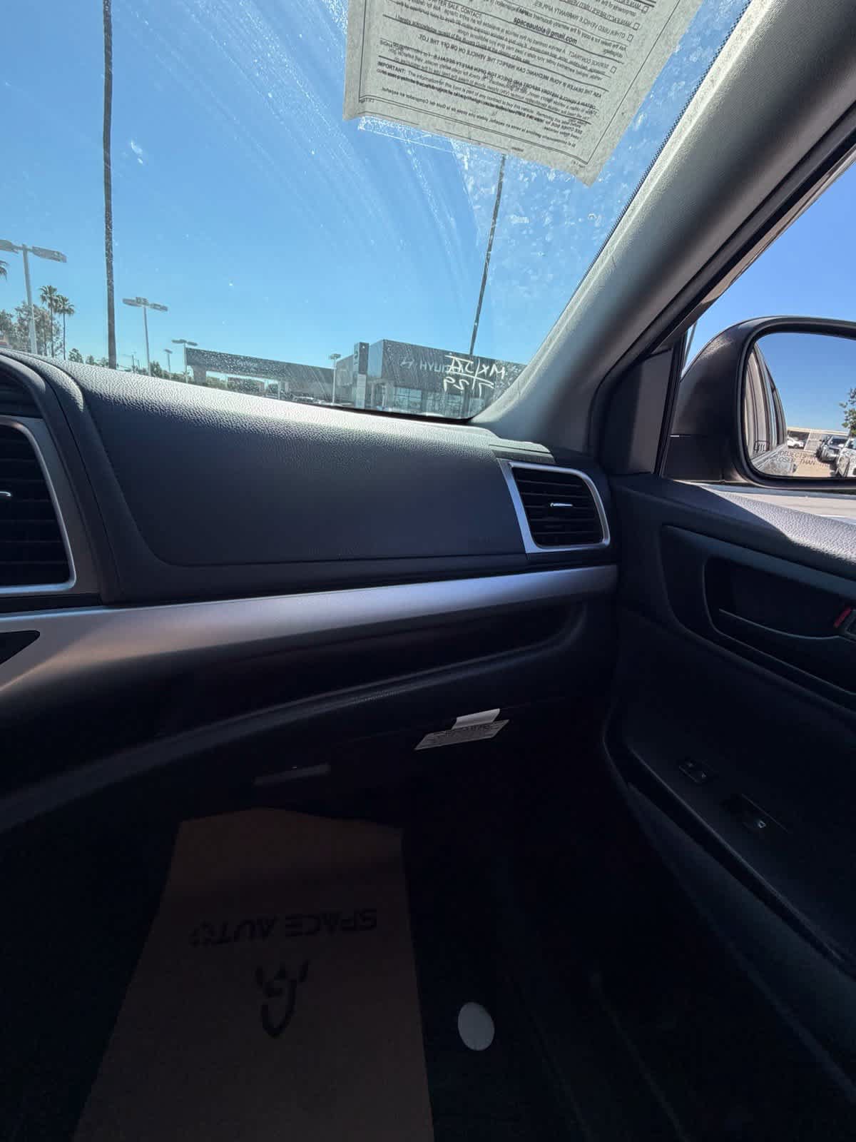 Used 2019 Toyota Highlander LE FWD image 19
