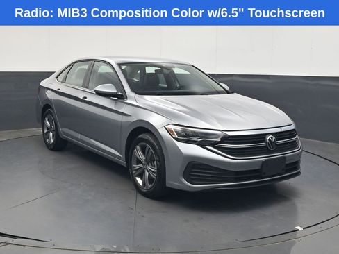 Used 2024 Volkswagen Jetta SE FWD image 2