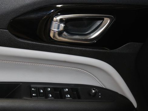 Used 2023 Jeep Compass Limited AWD/4WD image 6