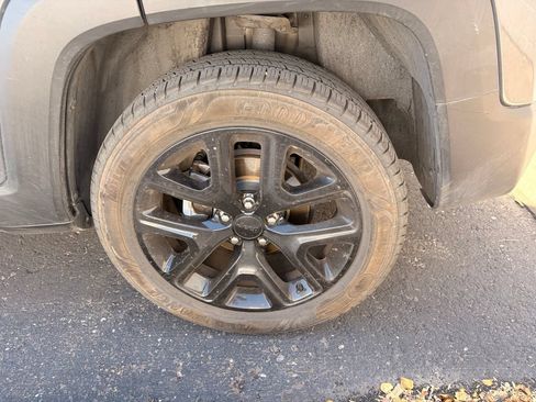 Used 2023 Jeep Renegade Altitude AWD/4WD image 7