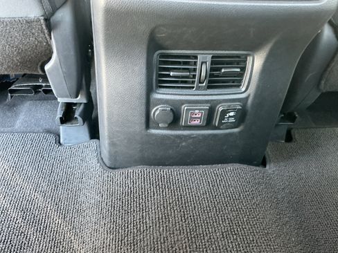 Used 2024 Nissan Titan SV w/ SV Convenience Package RWD image 23