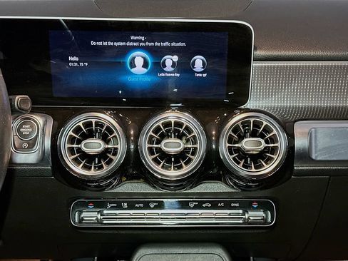 Used 2021 Mercedes-Benz GLB 250 4MATIC image 14