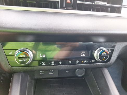 Used 2022 Mitsubishi Outlander SE image 28