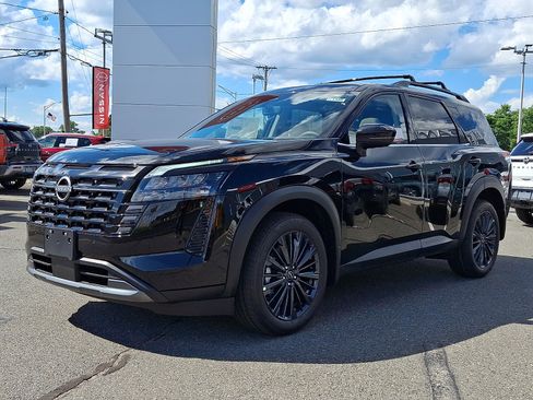 New 2026 Nissan Pathfinder SL w/ SL Premium Package AWD/4WD image 2