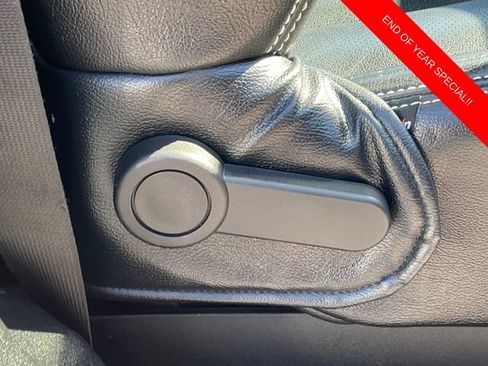 Used 2017 Jeep Wrangler Sahara w/ Connectivity Group image 14