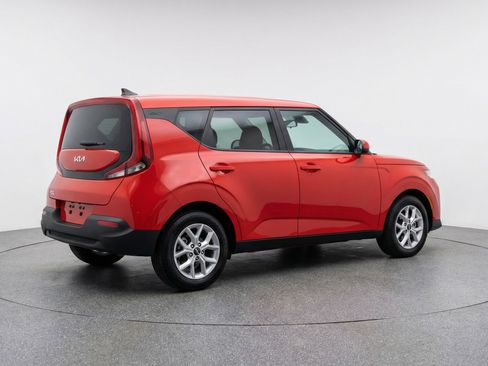 Used 2025 Kia Soul LX w/ LX Technology Package image 9