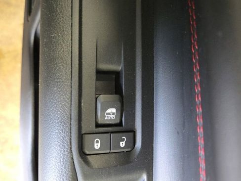 Used 2022 Jeep Compass Trailhawk w/ Trailhawk Convenience Group AWD/4WD image 22