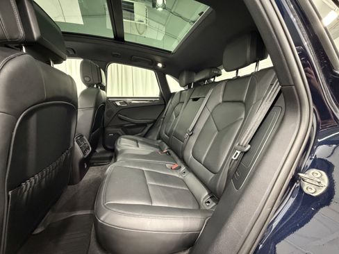 Certified 2022 Porsche Macan image 20