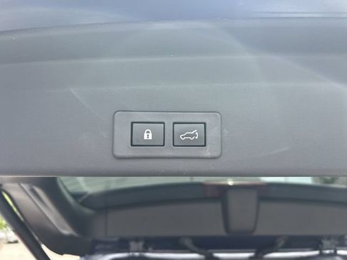 Used 2025 Subaru Ascent Touring w/ Popular Package #1 AWD/4WD image 32