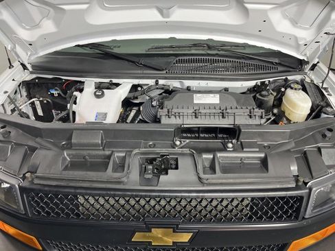 Used 2024 Chevrolet Express 2500 image 33