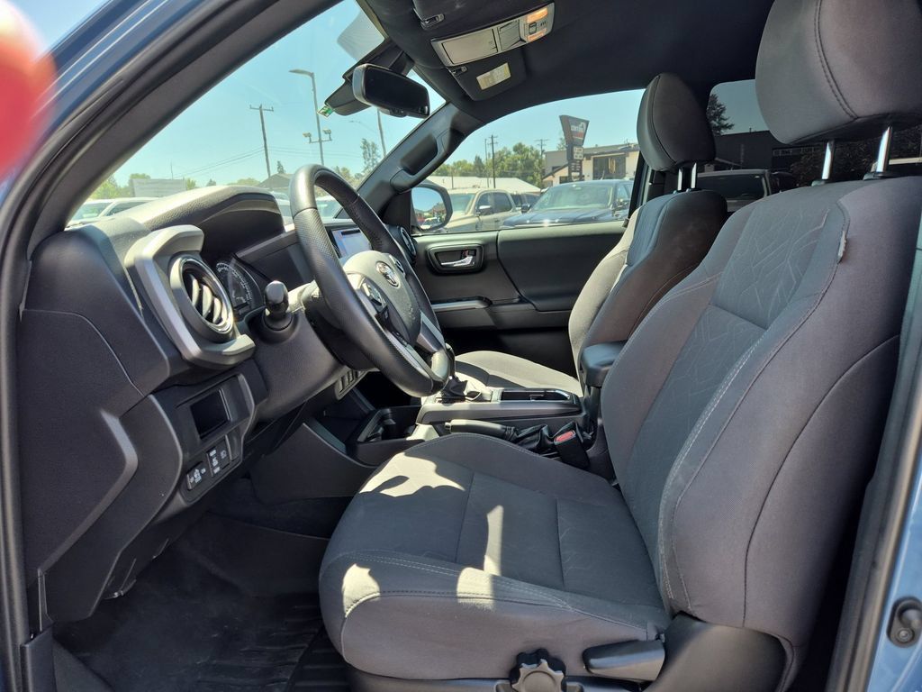 Used 2019 Toyota Tacoma TRD Sport w/ Technology Package RWD image 11