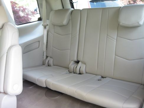 Used 2020 Cadillac Escalade Premium Luxury RWD image 34