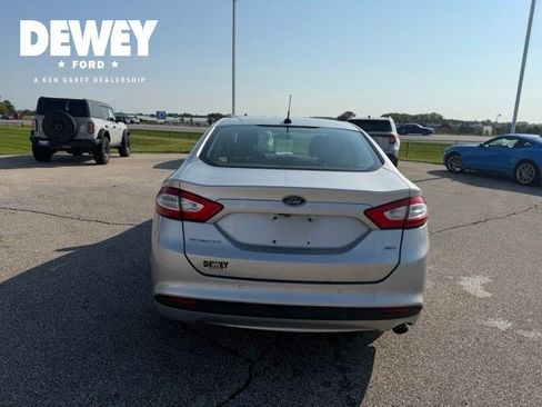 Used 2016 Ford Fusion SE FWD image 12