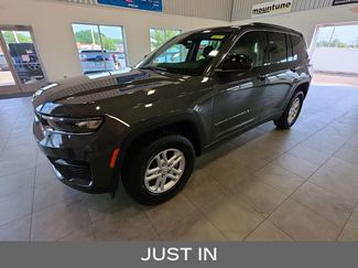Used 2023 Jeep Grand Cherokee Laredo w/ Luxury Tech Group I AWD/4WD video 1