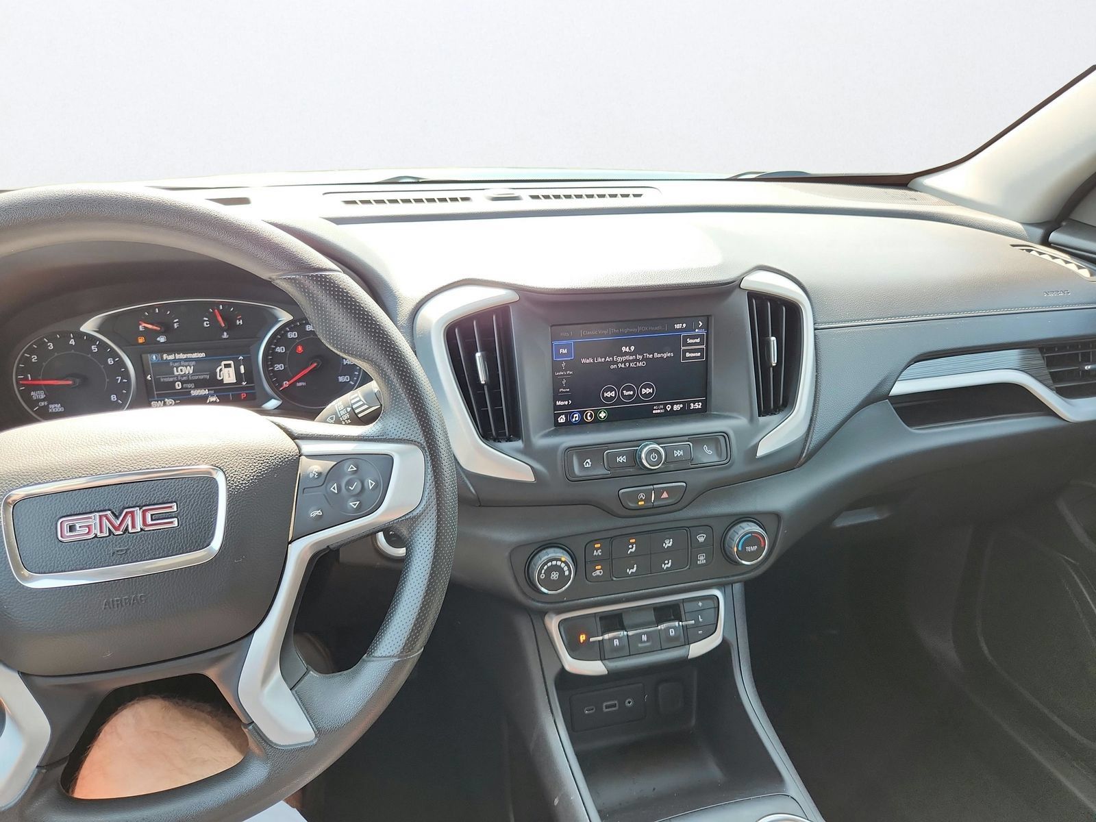 Used 2024 GMC Terrain SLE AWD/4WD image 18