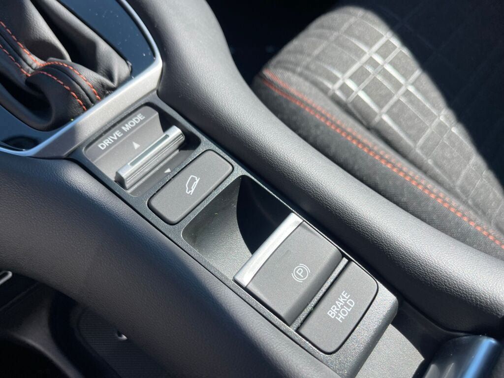 Used 2025 Honda HR-V Sport image 12