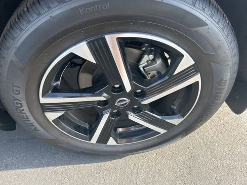 Used 2025 Nissan Sentra SV image 15