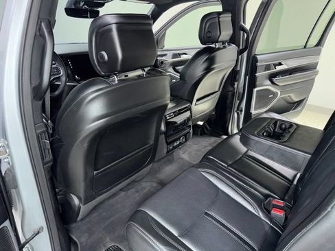 Used 2024 Jeep Wagoneer L Series II w/ Flexible Seating Group AWD/4WD image 26