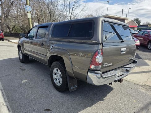 Used 2012 Toyota Tacoma Double Cab V6 4WD w/ SR5 Pkg image 3