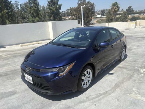 Used 2025 Toyota Corolla LE FWD image 5