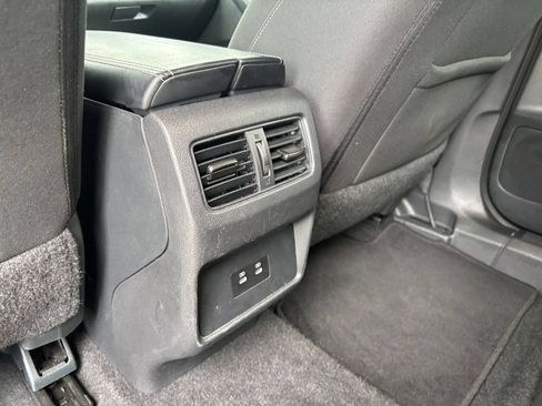 Used 2025 Nissan Rogue SV FWD image 24