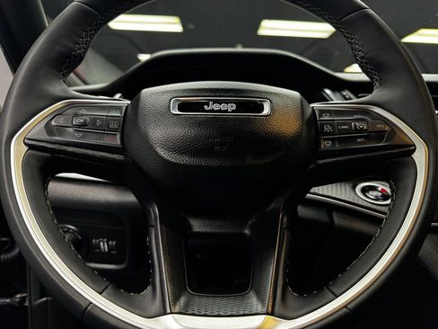 Used 2024 Jeep Grand Cherokee Altitude image 23