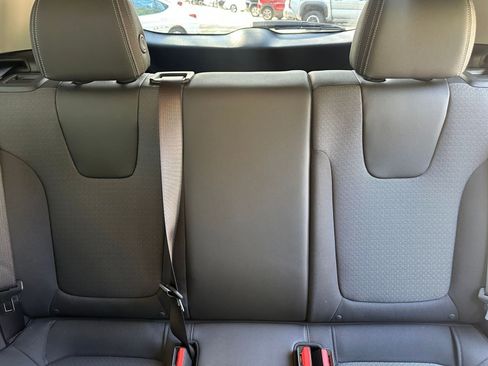 Used 2025 Buick Encore GX Preferred image 32