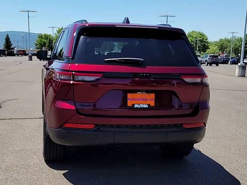 New 2025 Jeep Grand Cherokee Altitude w/ Trailer Tow Package image 7