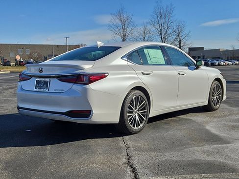 New 2025 Lexus ES 300h w/ Premium Package image 4