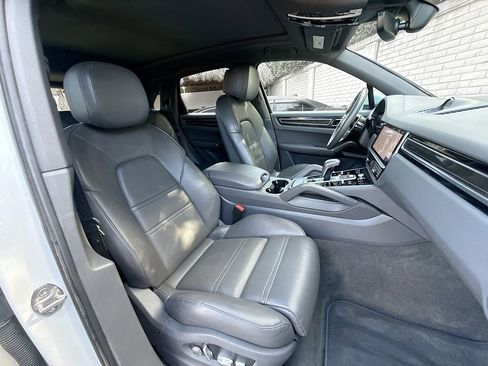 Used 2019 Porsche Cayenne AWD/4WD image 32