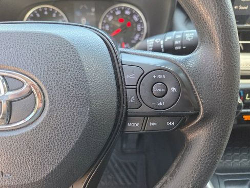 Used 2019 Toyota RAV4 XLE w/ Convenience Package FWD image 31