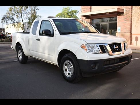 Used 2019 Nissan Frontier S image 2